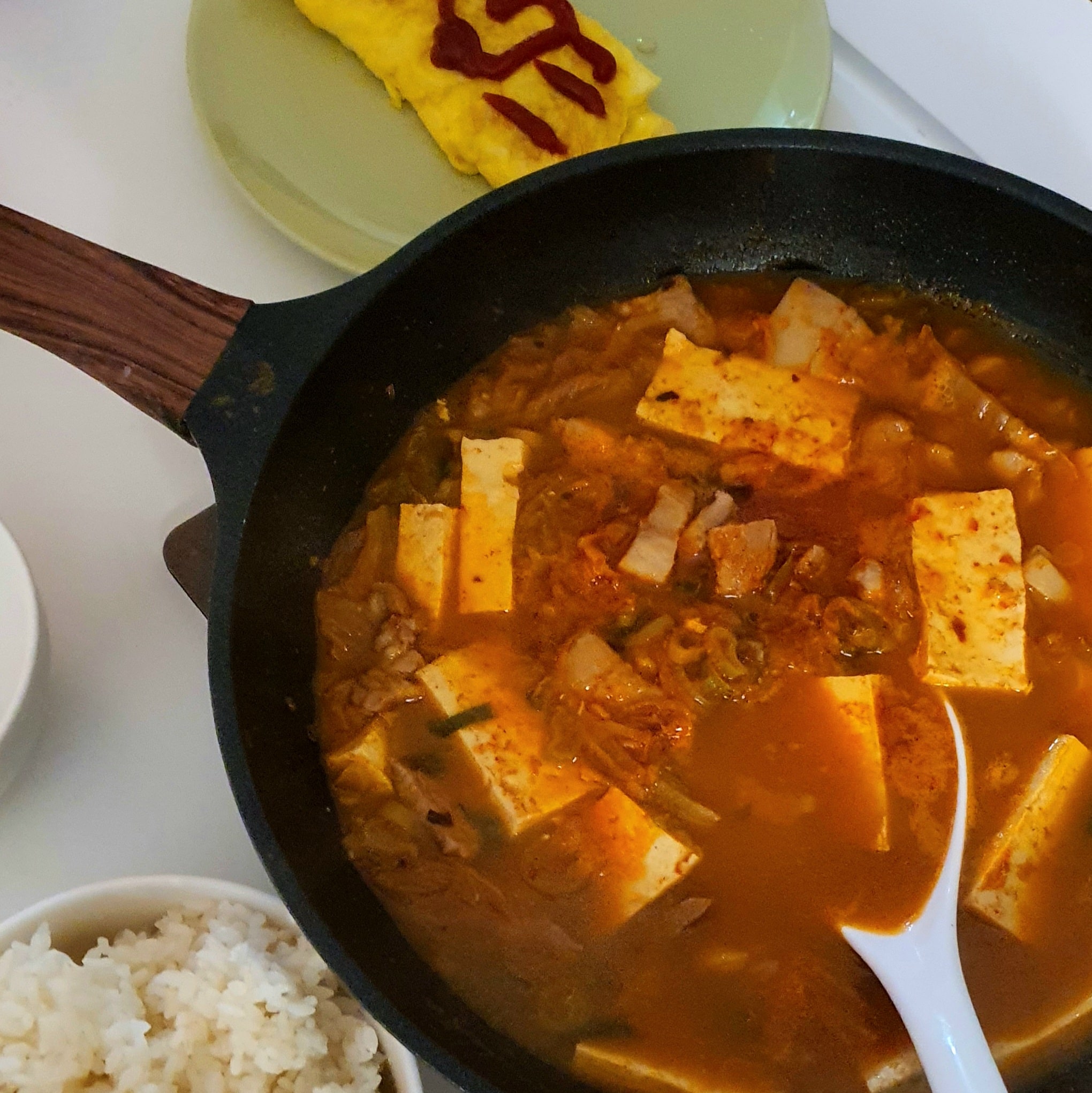 사진에는 맛이 별로 없어 보이지만 실제론 굉장히 맛있는.